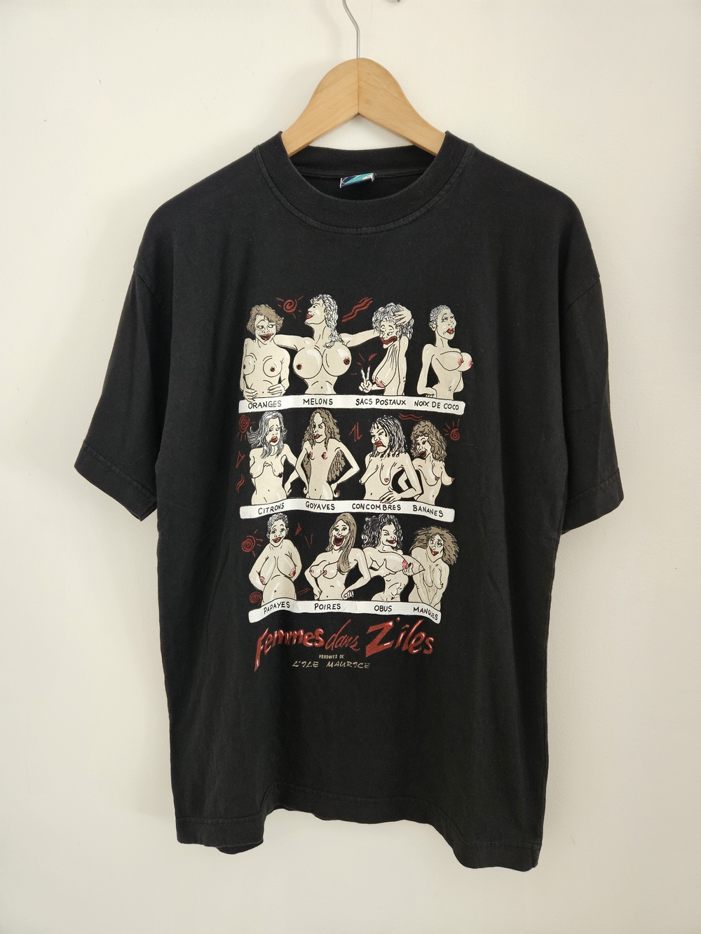 Vintage Femmes Dans Z'iles Shirt Mens Large Souvenir Cartoon Panel Art